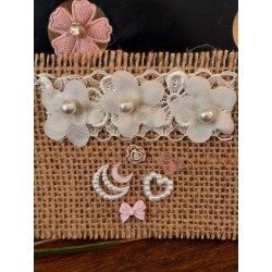 Tarjeta Artesanal Elegante con Encaje y Flores - Perfecta para Regalos