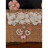 Tarjeta Artesanal Elegante con Encaje y Flores - Perfecta para Regalos