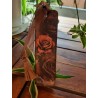 Separador de libros vintage con rosa ilustrada y detalles artesanales